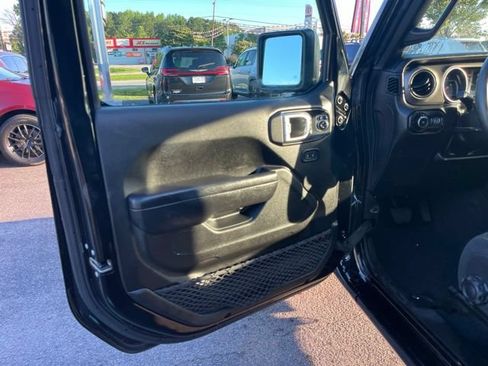 Used 2022 Jeep Wrangler Unlimited Sport AWD/4WD image 5
