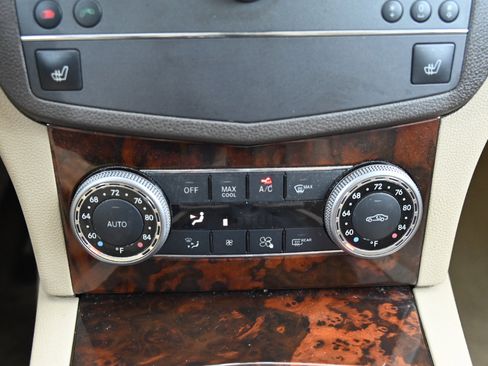 Used 2010 Mercedes-Benz C 300 Sport image 26