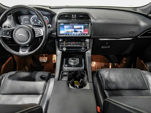 Used 2017 Jaguar F-PACE S image 21