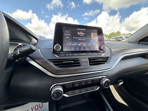 Used 2024 Nissan Altima 2.5 SV image 16