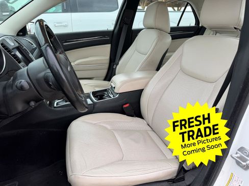 Used 2018 Chrysler 300 Limited w/ Safetytec Plus Group image 8