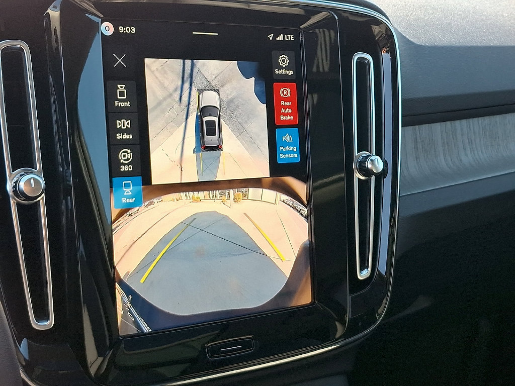 Certified 2026 Volvo XC40 B5 Plus AWD/4WD image 21