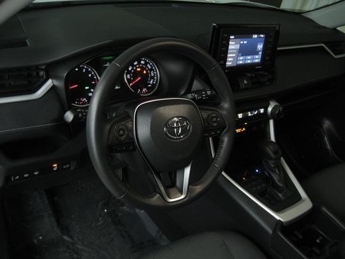 Used 2022 Toyota RAV4 XLE image 11