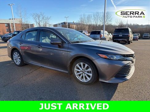 Used 2020 Toyota Camry LE image 2