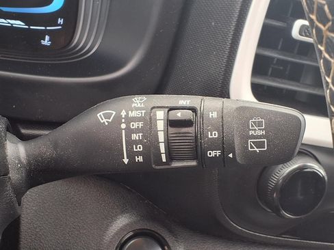 Used 2024 Hyundai Venue Limited FWD image 16