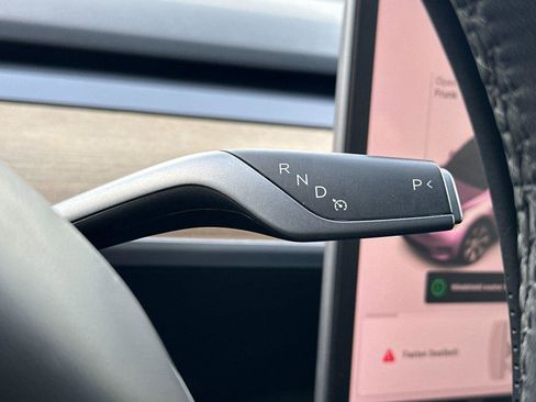 Used 2022 Tesla Model Y Long Range image 21