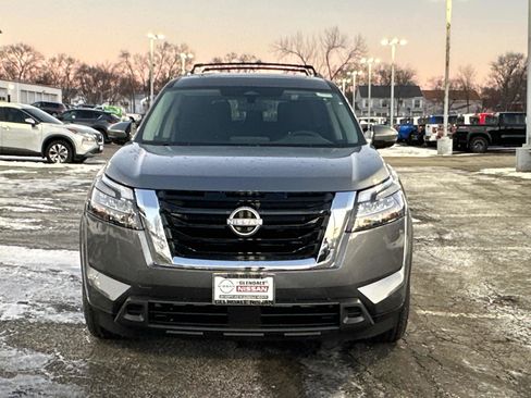 New 2025 Nissan Pathfinder SV w/ SV Premium Package image 2