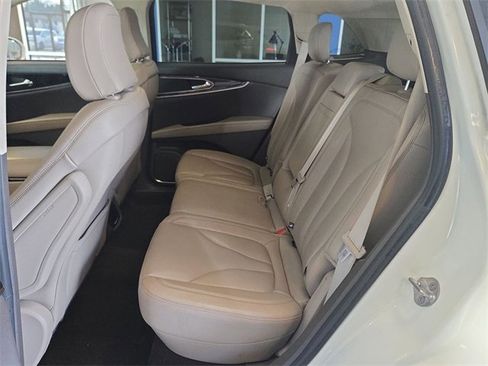 Used 2022 Lincoln Nautilus FWD w/ Premium Package image 22