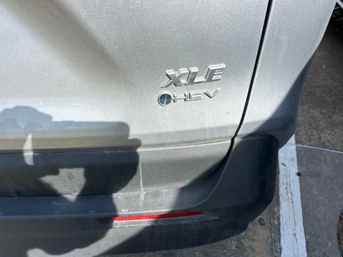 Used 2025 Toyota RAV4 XLE AWD/4WD image 3