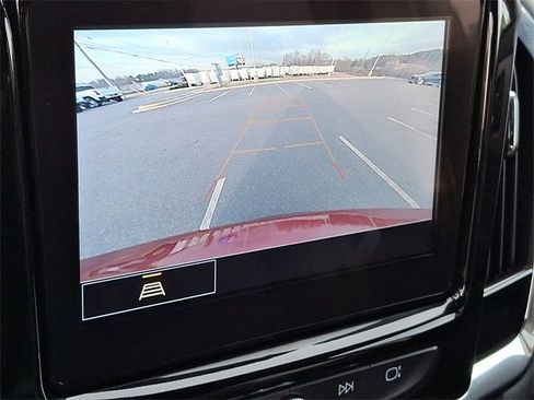 Used 2023 Chevrolet Traverse LT image 15