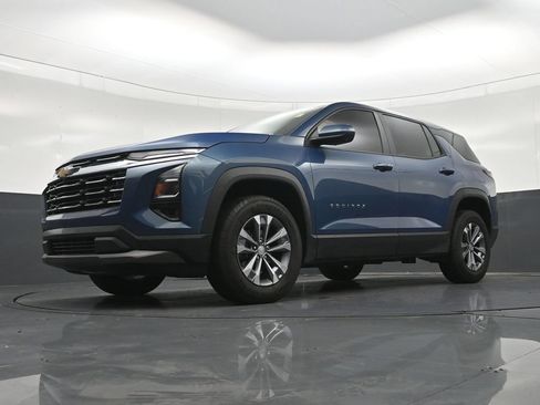 Used 2025 Chevrolet Equinox LT w/ Safety and Technology Package FWD image 24