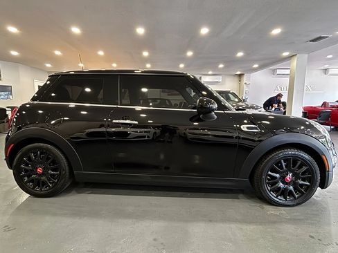 Used 2019 MINI Cooper 2-Door Hardtop w/ Premium Package FWD image 8