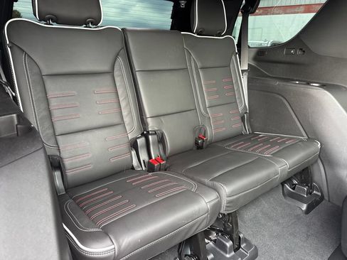 Used 2026 GMC Yukon AT4 Ultimate w/ LPO, Illumination Package AWD/4WD image 12