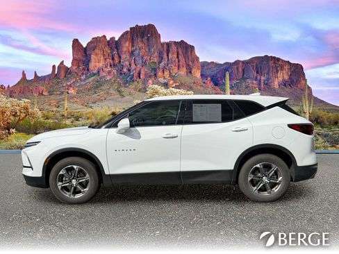 Used 2025 Chevrolet Blazer LT FWD image 3
