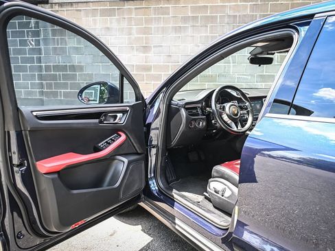 Used 2020 Porsche Macan AWD/4WD image 7