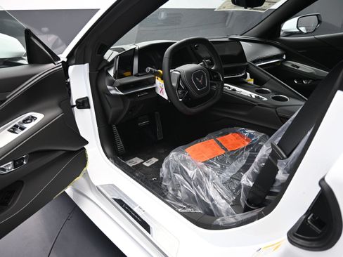 New 2027 Chevrolet Corvette Stingray Coupe w/ 1LT RWD image 9