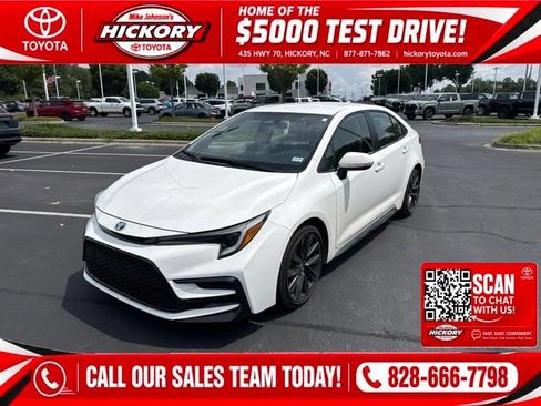 Used 2025 Toyota Corolla SE FWD image 1
