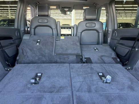 Used 2025 Land Rover Discovery S AWD/4WD image 36