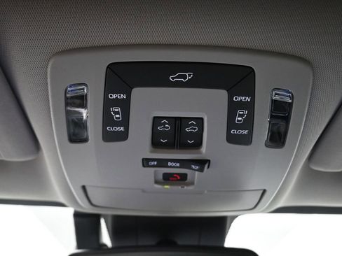 New 2026 Toyota Sienna XLE FWD image 10