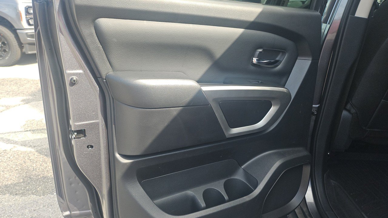 Used 2024 Nissan Titan SV w/ SV Convenience Package RWD image 13