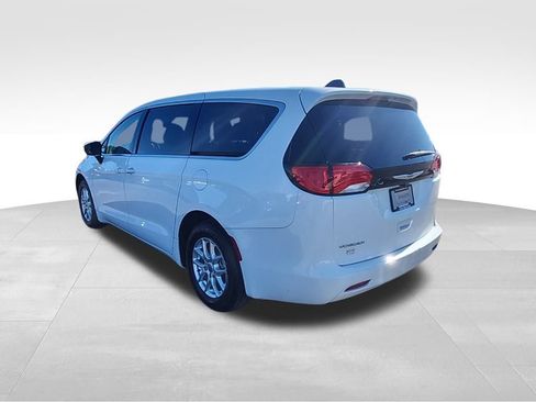Certified 2022 Chrysler Voyager LX image 17