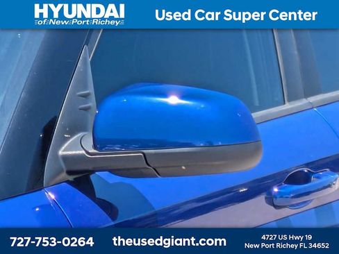 Certified 2022 Hyundai Venue Limited FWD image 11