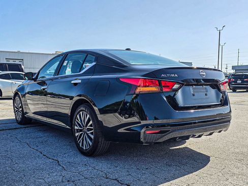 Used 2025 Nissan Altima 2.5 SV FWD image 4