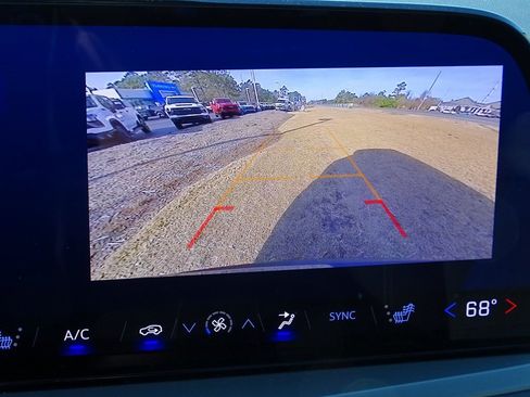 Used 2025 Chevrolet Traverse LT image 35