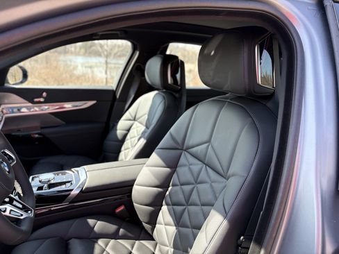 Used 2025 BMW 740i xDrive 740i xDrive image 14