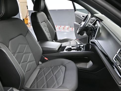 Used 2024 Volkswagen Atlas Cross Sport SE image 47