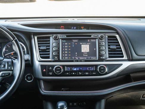 Used 2019 Toyota Highlander Limited AWD/4WD image 13