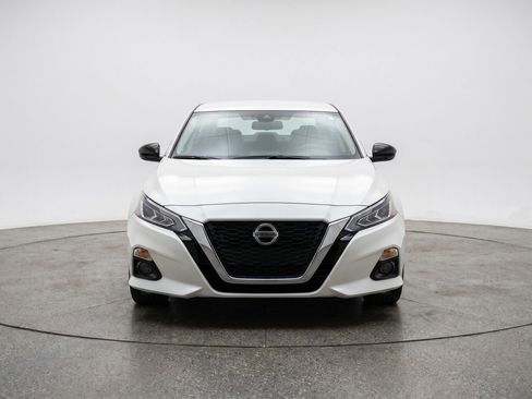 Used 2025 Nissan Altima 2.5 SV FWD image 2