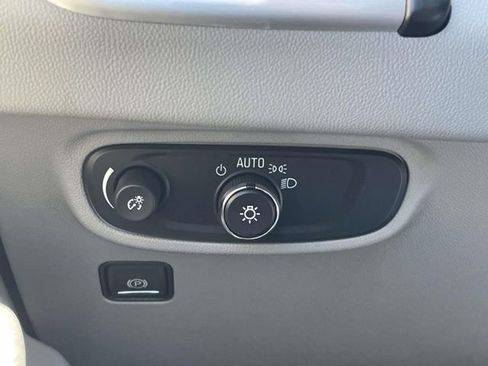 Used 2024 GMC Terrain SLE w/ Driver Convenience Package image 28