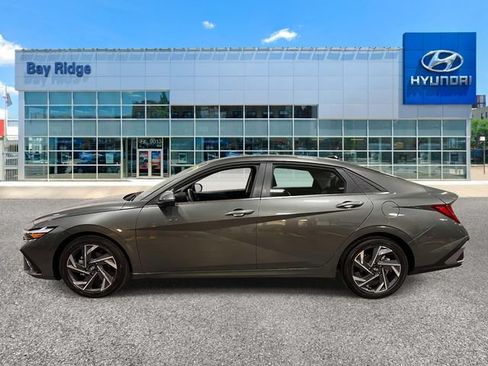 Used 2025 Hyundai Elantra Limited w/ Cargo Package FWD image 7