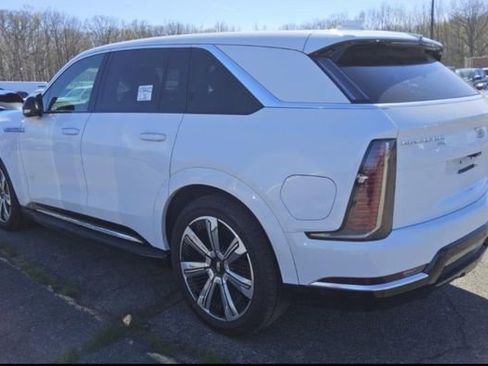 Used 2025 Cadillac Escalade IQ Luxury 2 w/ LPO, Premium Carpet Package AWD/4WD image 4