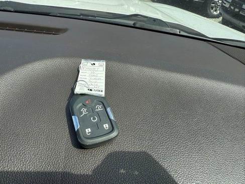 Used 2016 GMC Yukon SLT w/ Open Road Package image 16