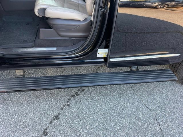 Used 2023 Lincoln Navigator Reserve AWD/4WD image 9