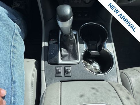 Used 2019 Toyota Highlander XLE image 27