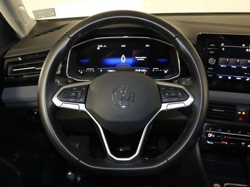 Used 2025 Volkswagen Jetta SE FWD image 7
