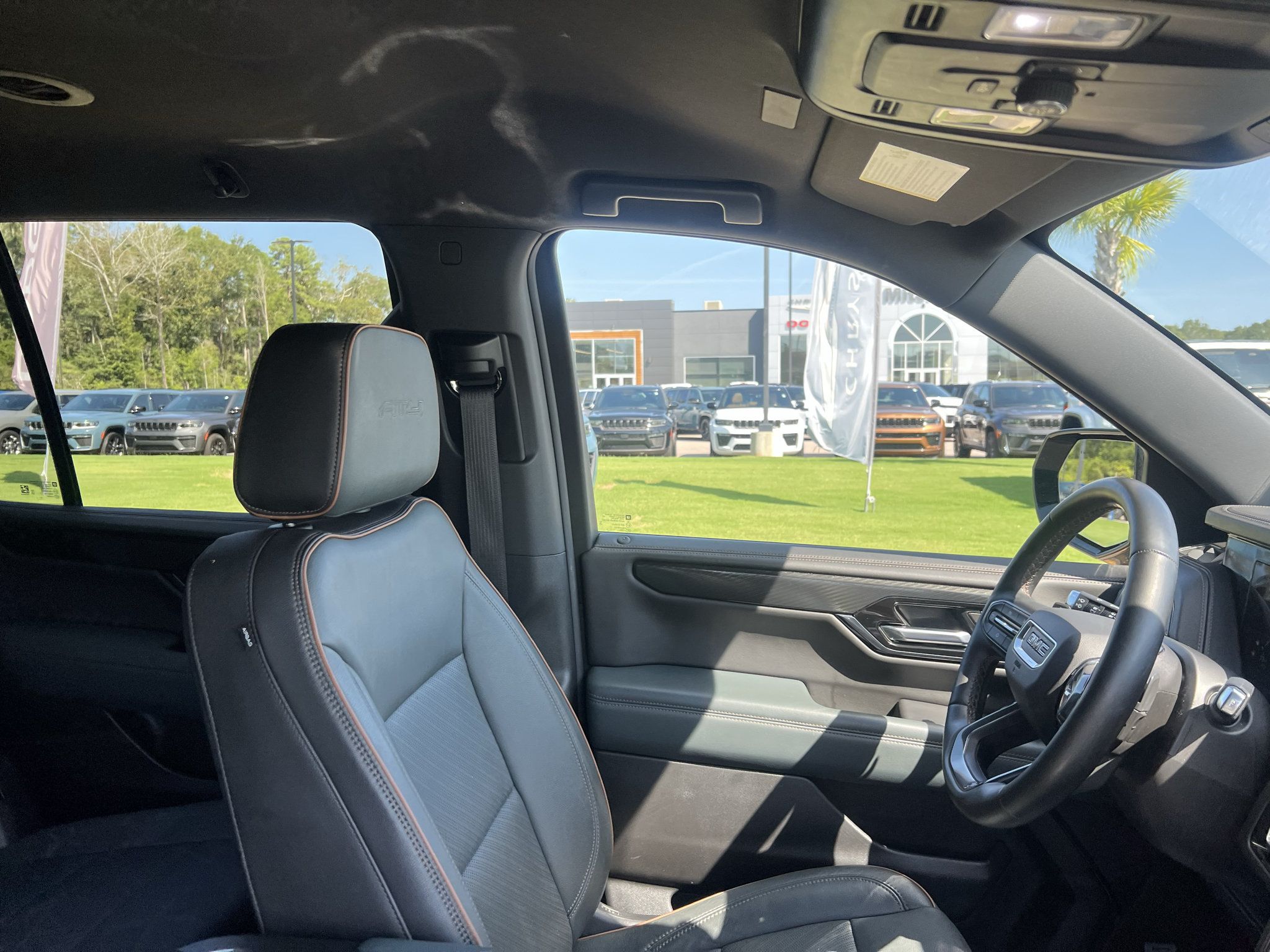 Used 2025 GMC Yukon AT4 w/ LPO, Get Active Package AWD/4WD image 15