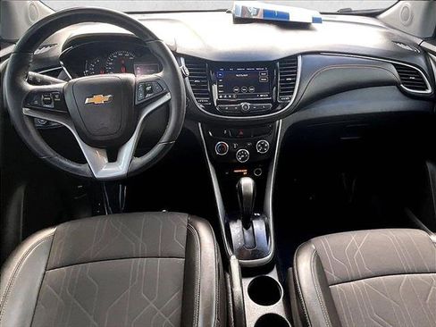 Used 2022 Chevrolet Trax LT w/ LT Convenience Package FWD image 16