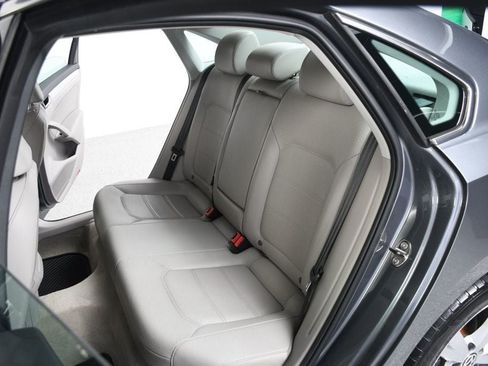 Used 2012 Volkswagen Passat 2.5 SE FWD image 33