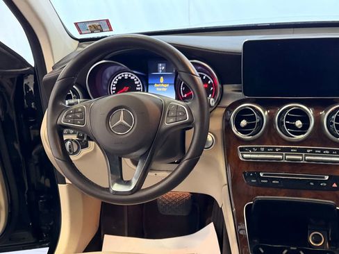 Used 2018 Mercedes-Benz GLC 300 4MATIC image 20
