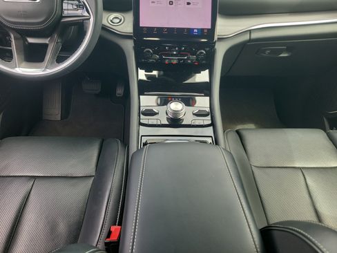 Used 2024 Jeep Grand Cherokee Overland w/ Luxury Tech Group IV AWD/4WD image 15