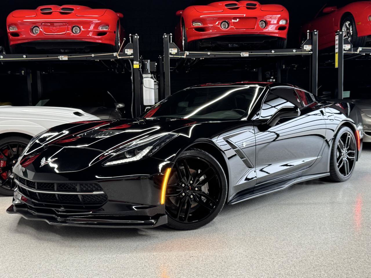 Used 2019 Chevrolet Corvette Stingray Coupe w/ 1LT RWD image 3