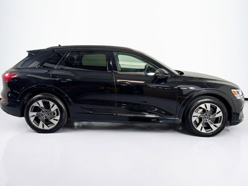 Used 2021 Audi e-tron Premium w/ Convenience Plus Package image 4