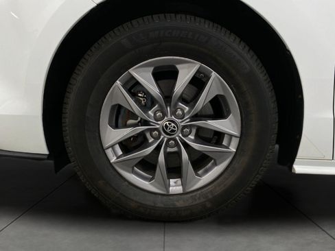 Used 2022 Toyota Sienna LE FWD image 11