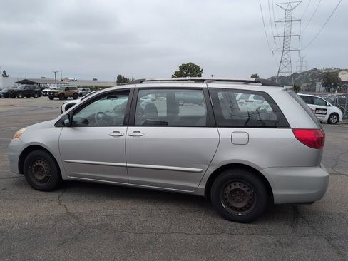 Used 2009 Toyota Sienna CE FWD image 7