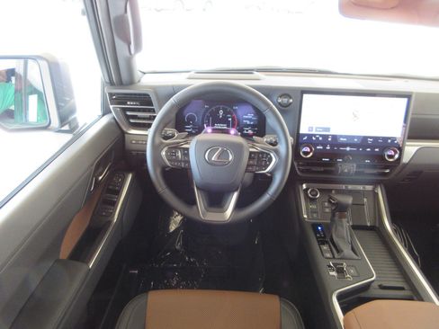 Used 2026 Lexus GX 550 w/ Cold Area Package AWD/4WD image 34