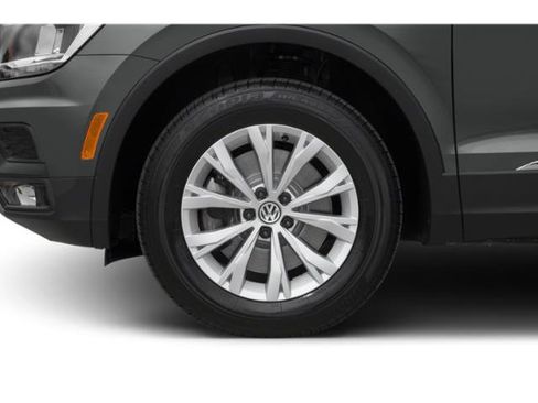 Used 2020 Volkswagen Tiguan SE w/ Panoramic Sunroof Package FWD image 11